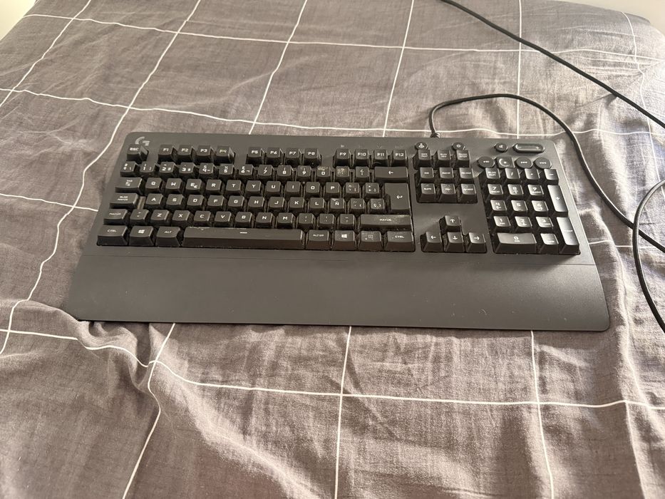 Teclado Gaming Logitech G213 Prodigy