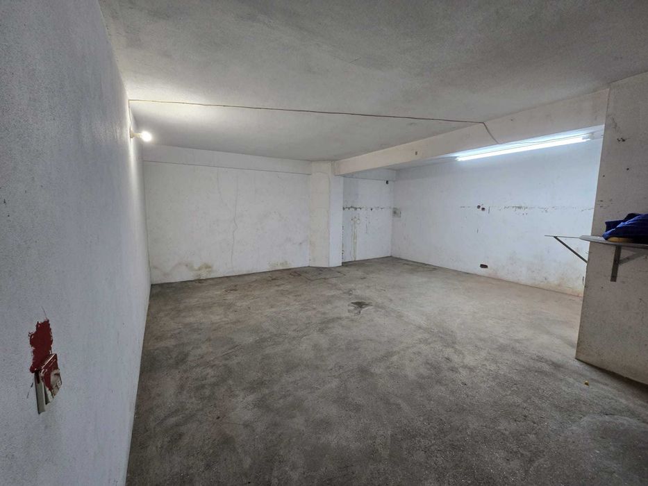 Garagem para motas, carro ou arrumos. Central Braga