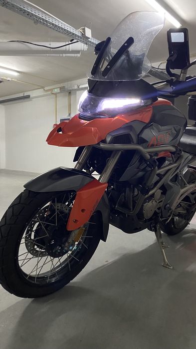 OPORTUNIDADE! Mota Zontes ZT 310 T2 2020 com vários extras.