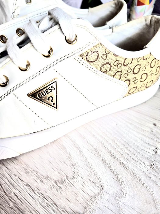 Кросівки фірмові Guess