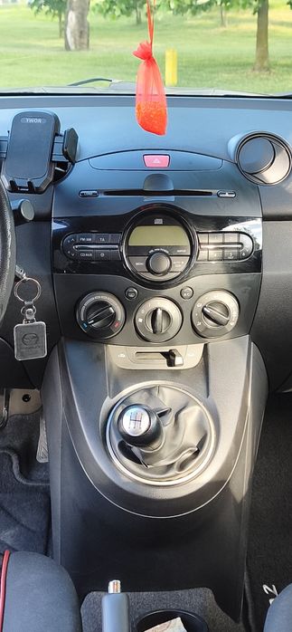 MAZDA 2 zadbana, rok  2011