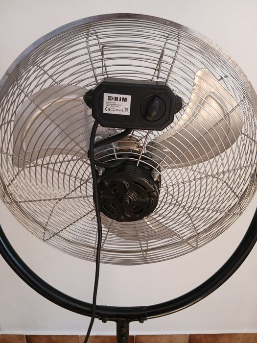 2x Ventoinhas / Standing Fans