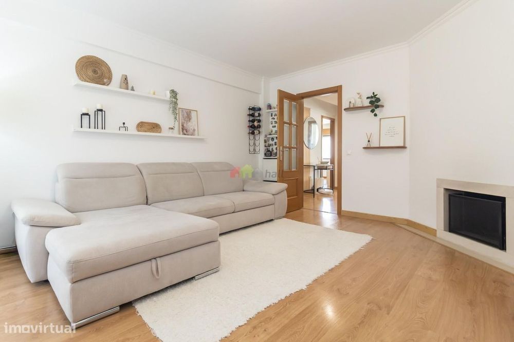 Apartamento T2 Remodelado com Arrecadação na Vila Verde em Alhos Vedro