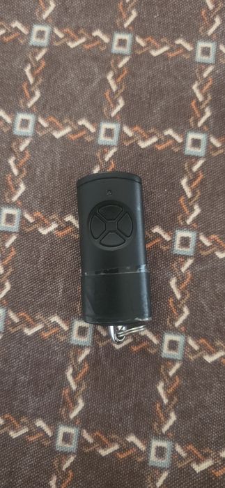Portão seccionado Hormann com porta de homem e motor com comando