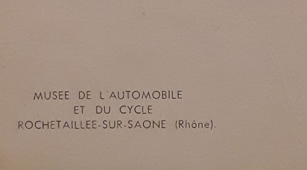 Antigo postal do Museu Automóvel em França