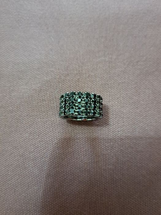 Anel em aço  com zirconias pretas