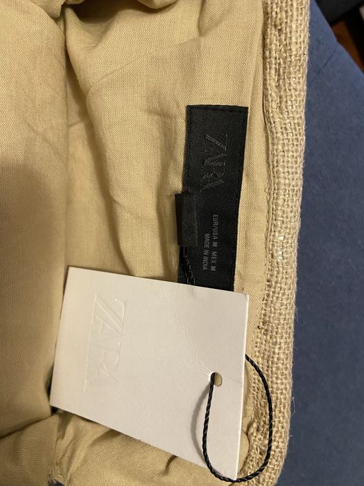 Mala clutch rafia com caranguejo - ZARA