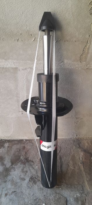 Амортизатор передній MAGNUM ТECHNOLOGY. НОВИЙ. Wolksvagen, Skoda Octav