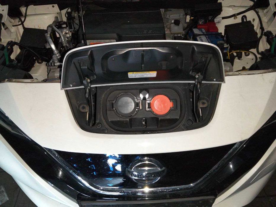 Лючок кришка порту зарядки Nissan Leaf ZE1 2018-2023 з механізмом