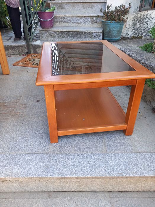 Mesa de cozinha com 6 cadeiras + mesa de centro