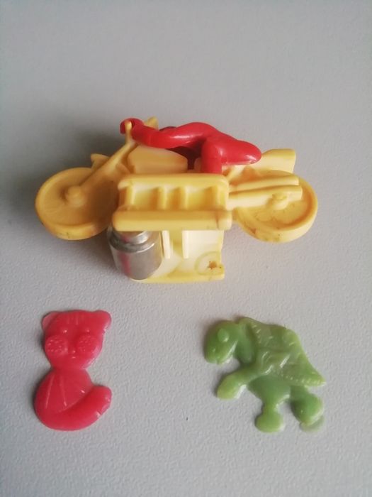 Мотоцикл от игры "Мототрек" +игрушки с хлопушки. ссср. За всё 80 гр.