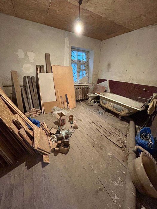 Продаж жилкопу на Дмитрієва