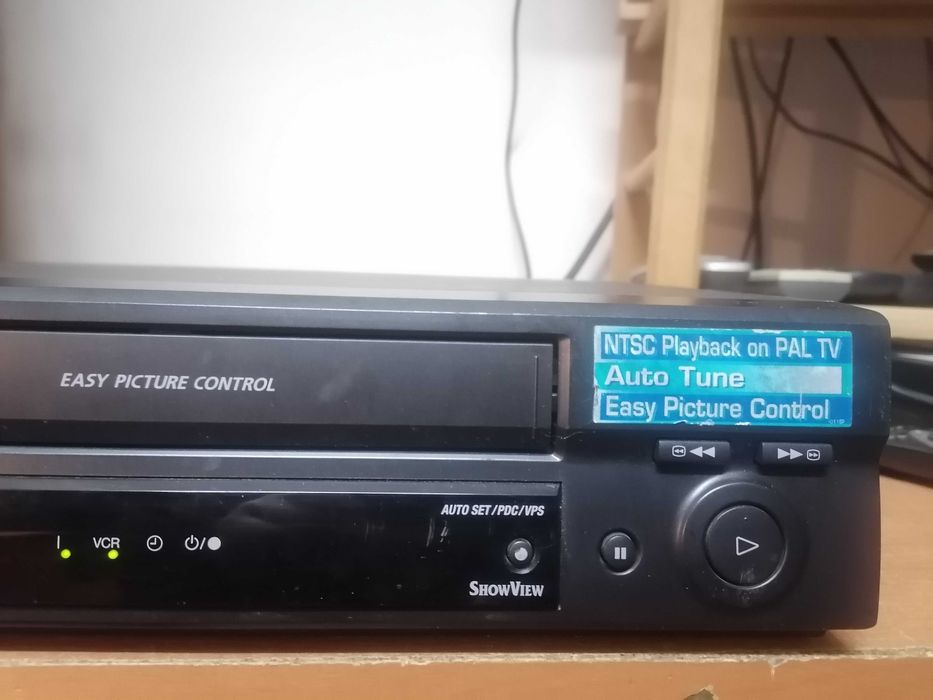 Magnetowid VHS JVC HR-J293 stereo