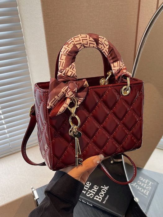 Torebka damska burgundowa pikowana mała z apaszką crossbody elegancka