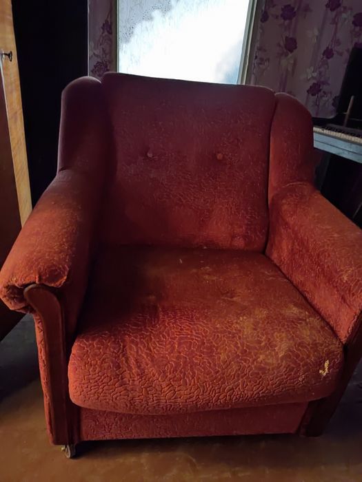 Старый советский диван, 2 кресла, кровать с пружинным матрасом,пианино