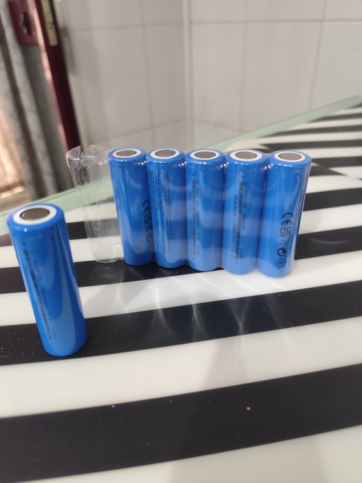 Pilhas IRN 21700  3.7 V