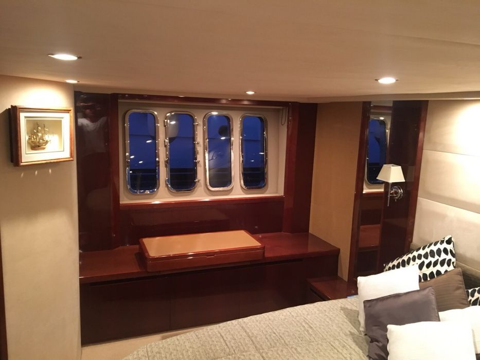 Яхта Princess V65