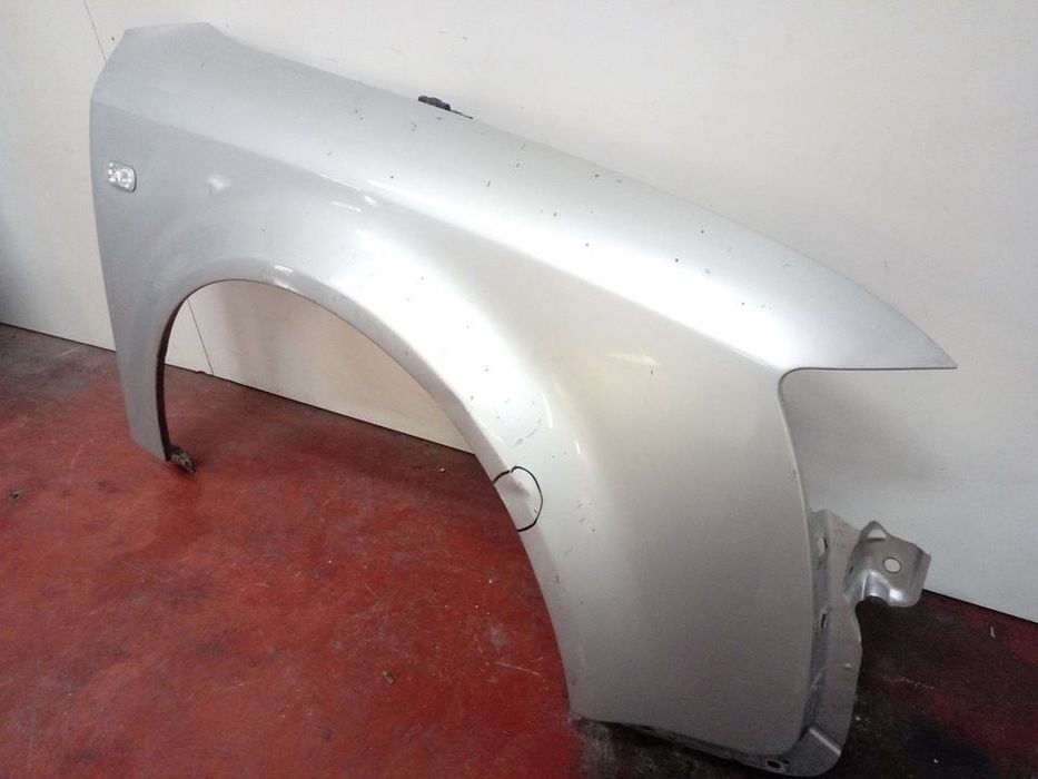 GUARDA-LAMAS FRONTAL DIREITO AUDI A4 2004