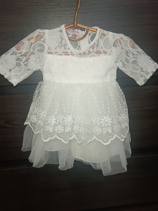 Дитяча сукня білого кольору
