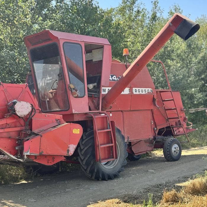 Комбайн Massey Ferguson 440