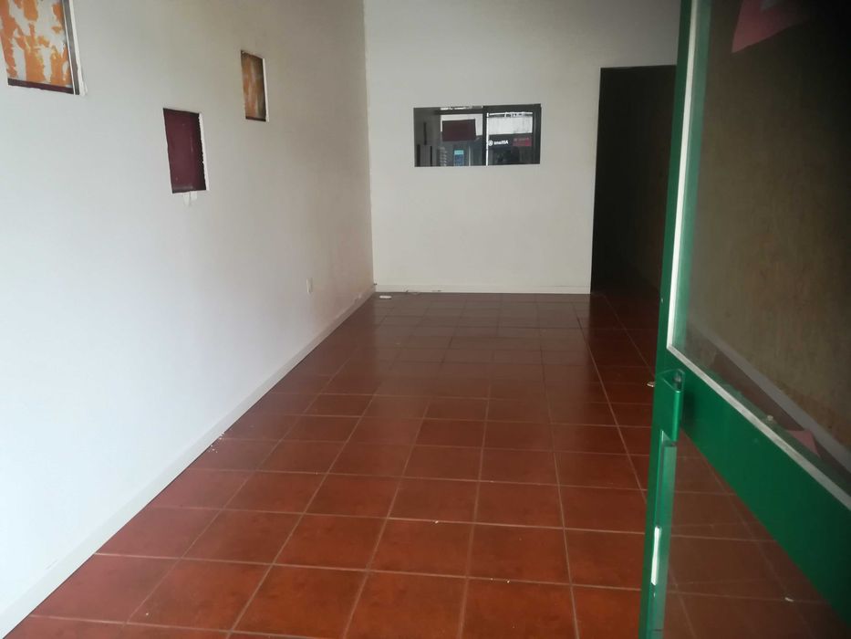 Aluga-se espaço comercial