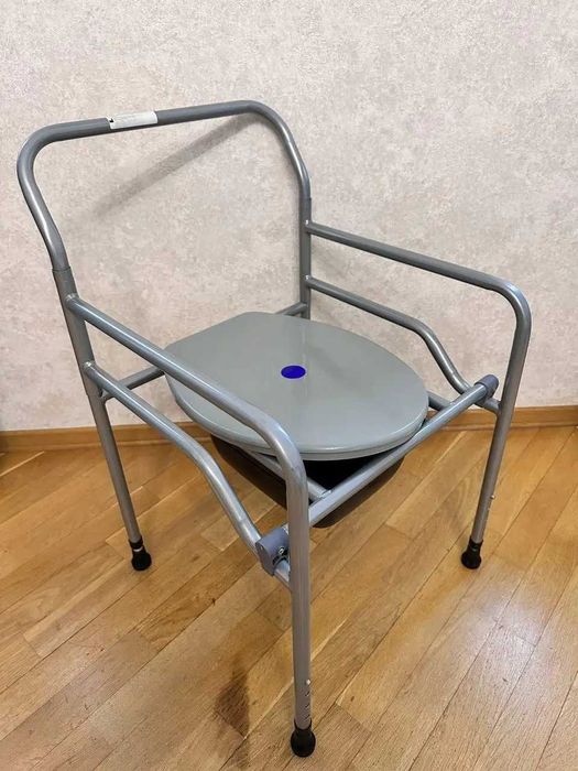 Санітарний стілець-туалет стул для літніх інвалідів медтехніка