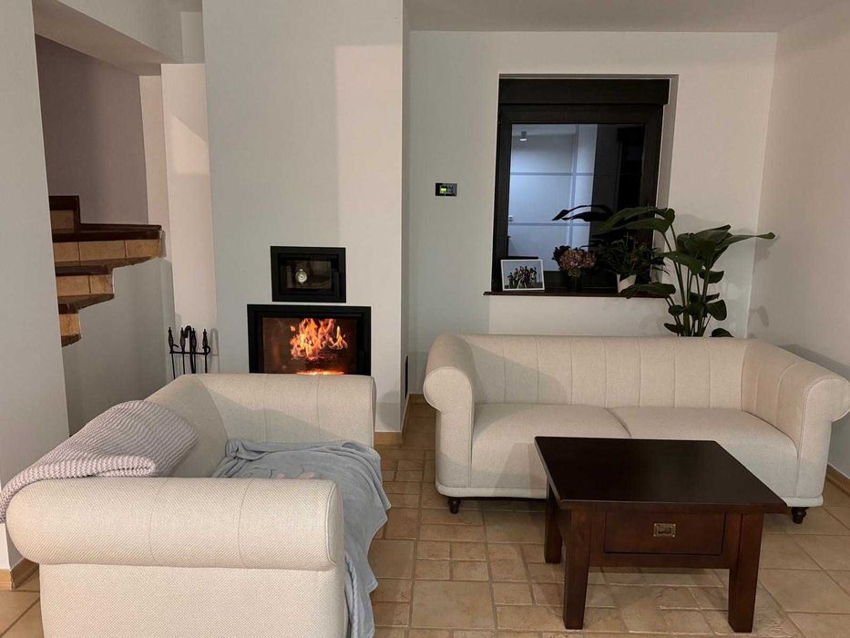 Zdrowy akumulacyjny piecokominek ogrzewający przez promieniowanie.