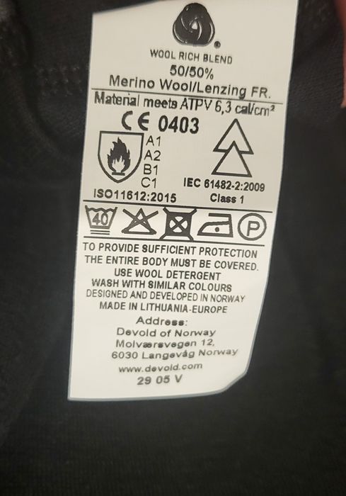 DEVOLD - Bluzka termoaktywna z wełny Merino.