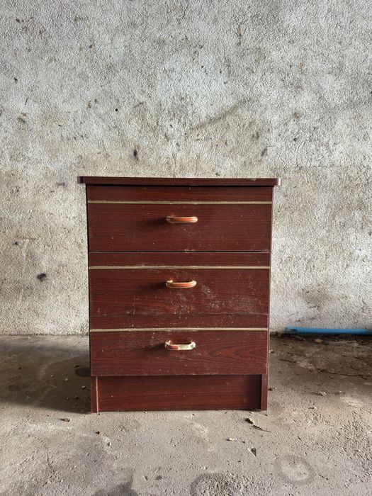 Mesa de Cabeceira em Madeira – Clássica e Funcional