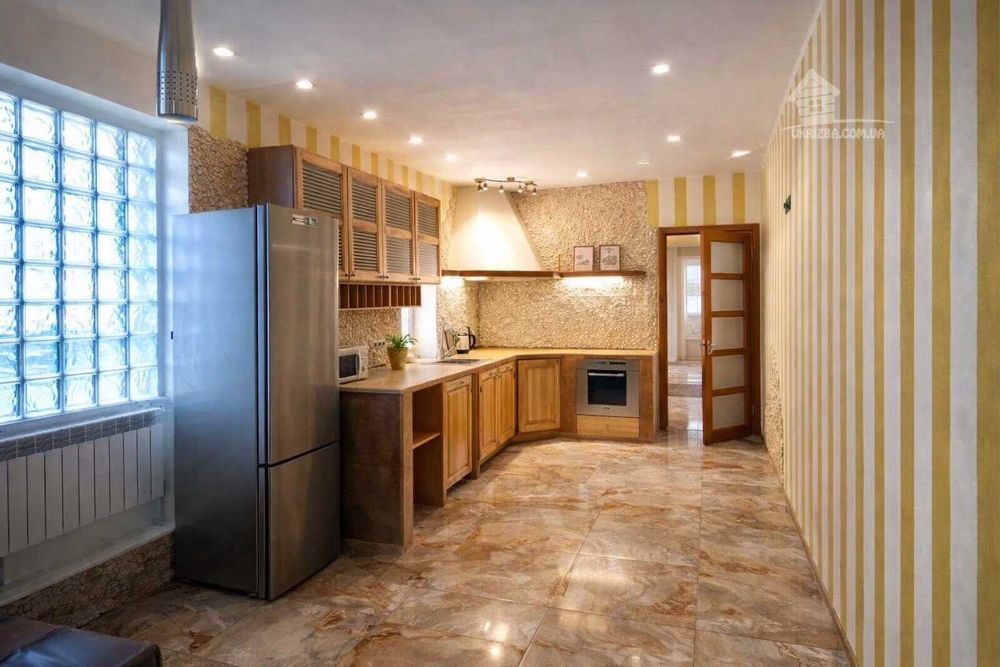 Дом 450 кв. До 35 человек. Сауна, беседка, теннис, генератор, бассейн.