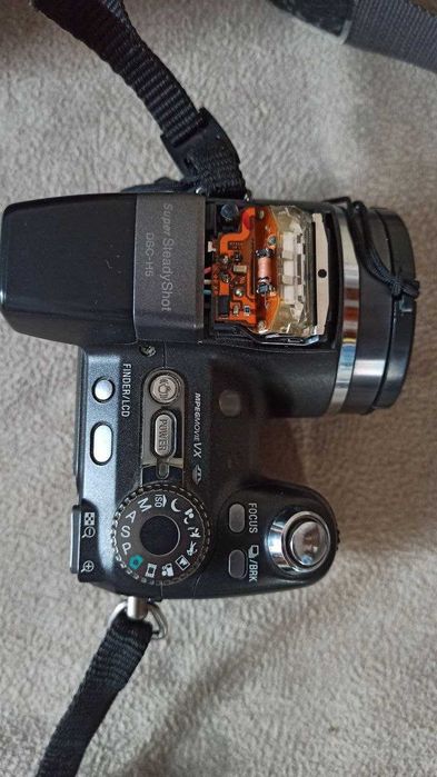 Напівпрофесійний фотоапарат SONY