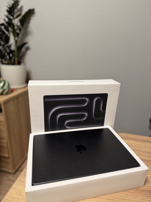 Macbook Pro 14 M3 pro 18/512Gb. (Black)