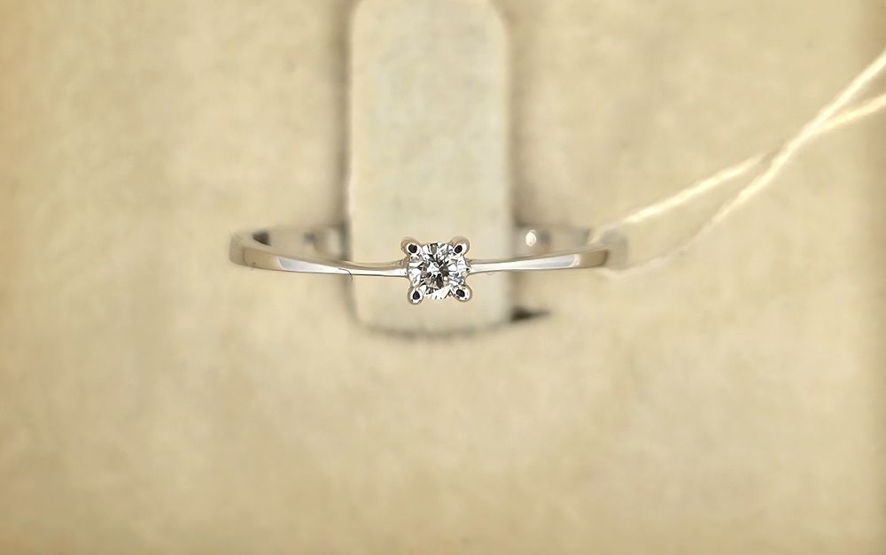 Кольцо с бриллиантом 0.05 карат