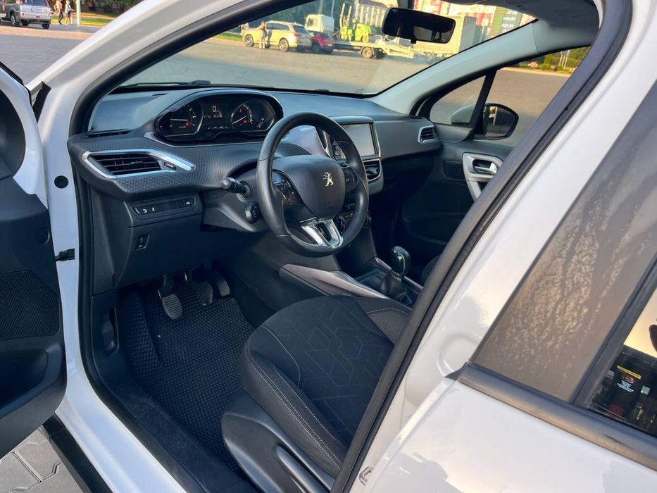 Продам власне авто Peugeot 2008