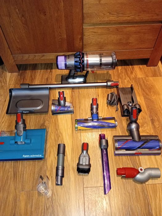 Dyson V15 submarine