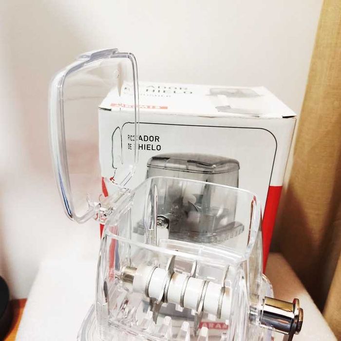 Picadora manual de gelo em pvc transparente Novo em caixa