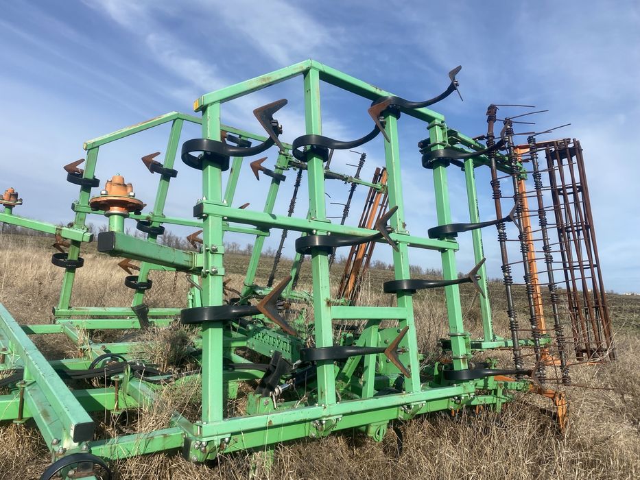 Продається практично новий культиватор. Всю війну стоіть не працює.