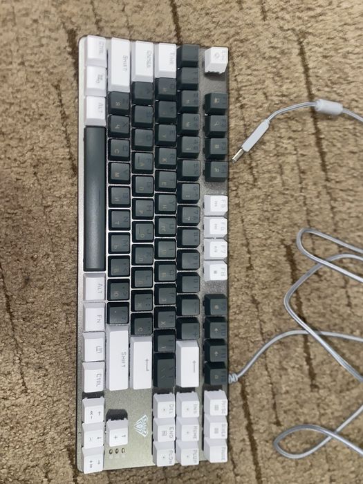 Продам клавиатуру аула