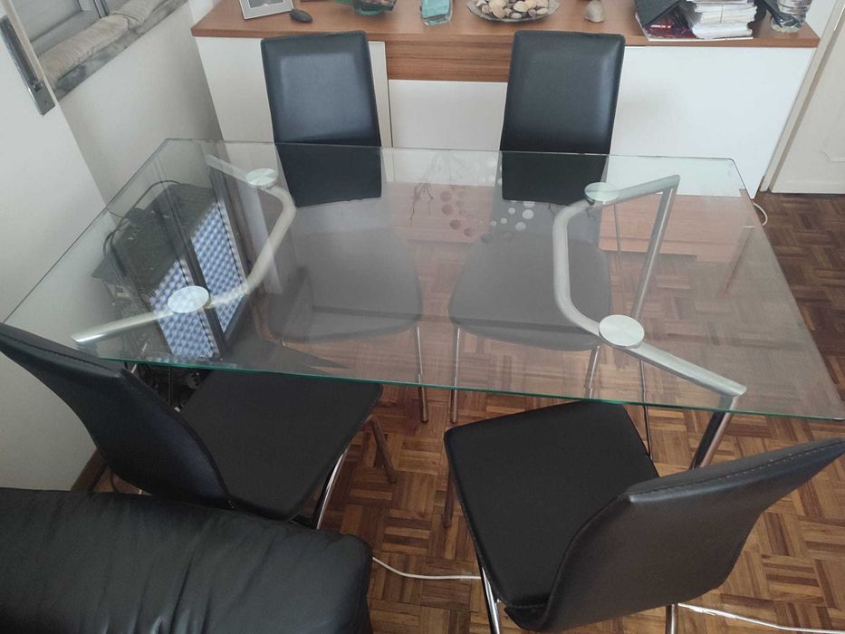 Mesa vidro com 4 cadeiras altas