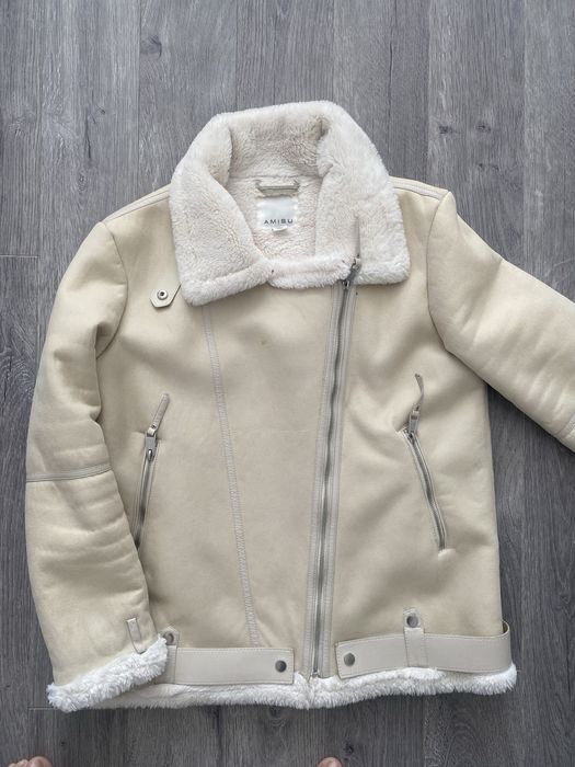 Куртка авіаторка із шкірзаму бежевого кольору