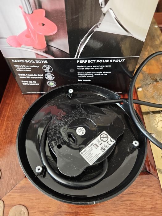 Chaleira Elétrica Russell Hobbs Colours Plus+ Mini Kettle (Creme / Novo)