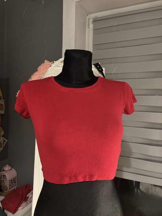 Czerwony crop top