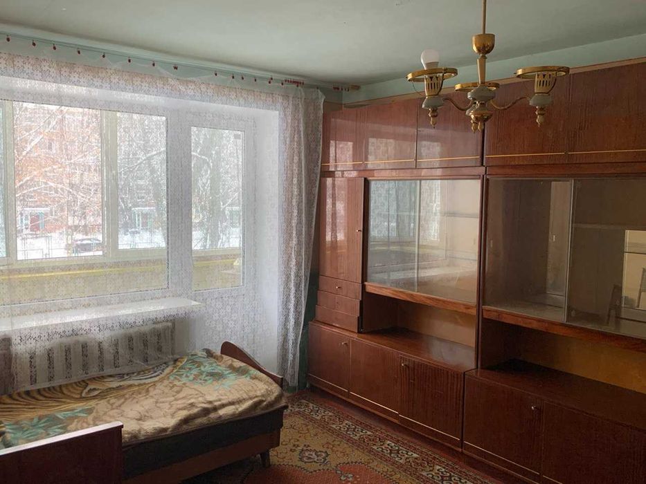 Продаю 4ком Кв.(теплая) 80м2 на 2єт. Кирпич.Дом. Все рядом