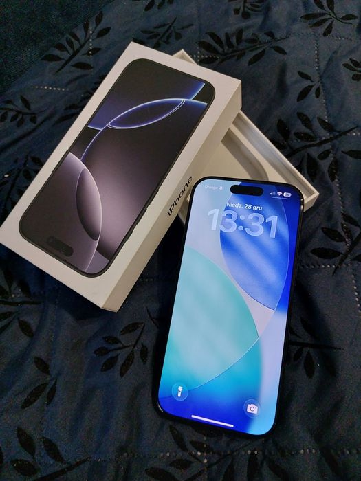 iPhone 16 pro 256 gb black titanium