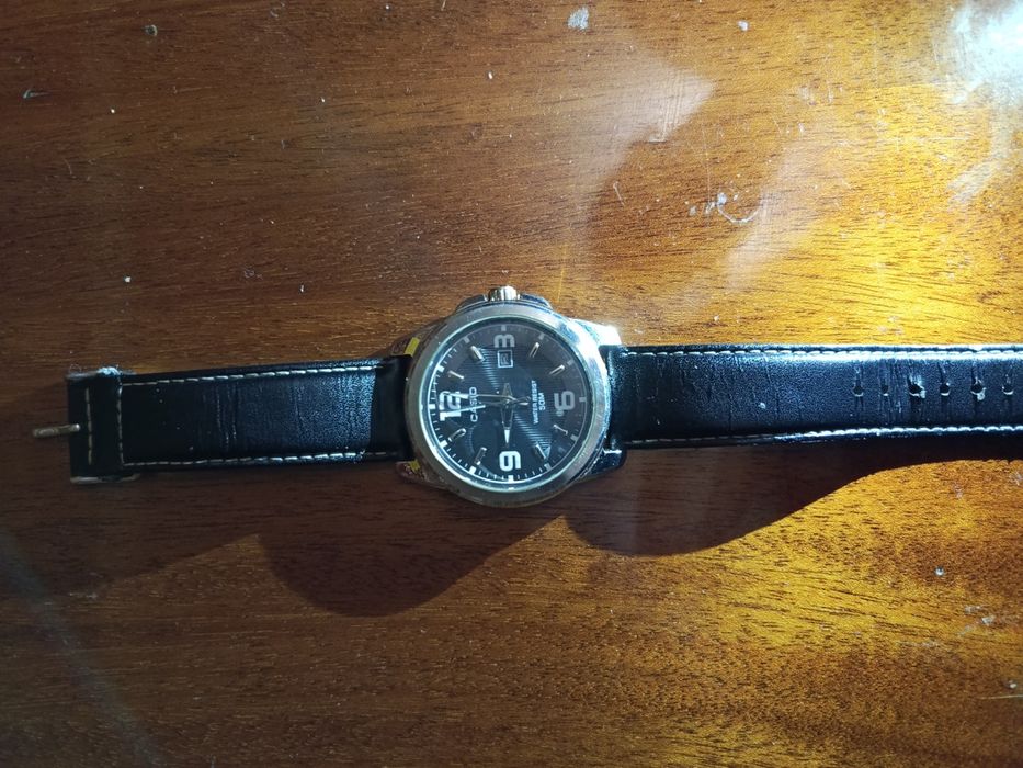 Продам стильные наручные часы Casio в классическом дизайне.
Подойдут к