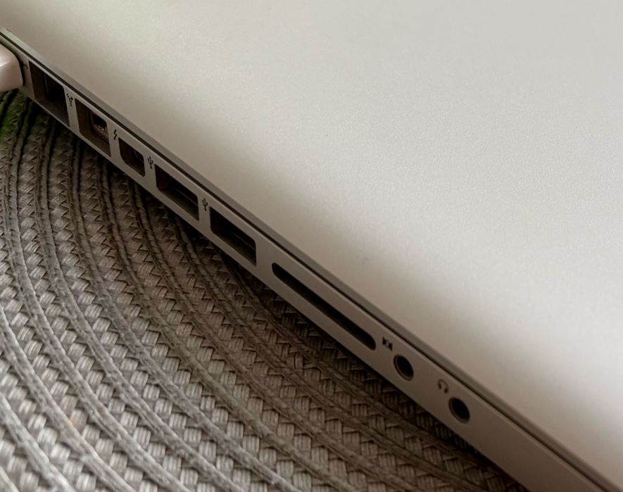 MacBook Pro 15" Mid 2012 | i7 | 16GB RAM | SSD 500GB | Sprawny