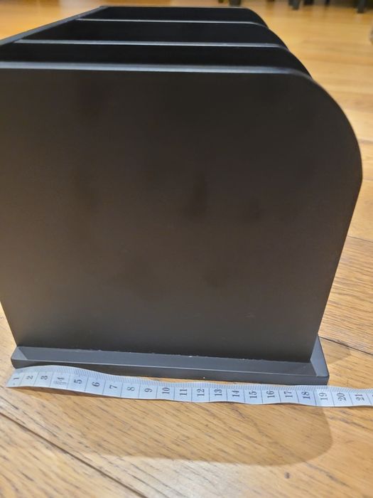 Czarny organizer na biurko