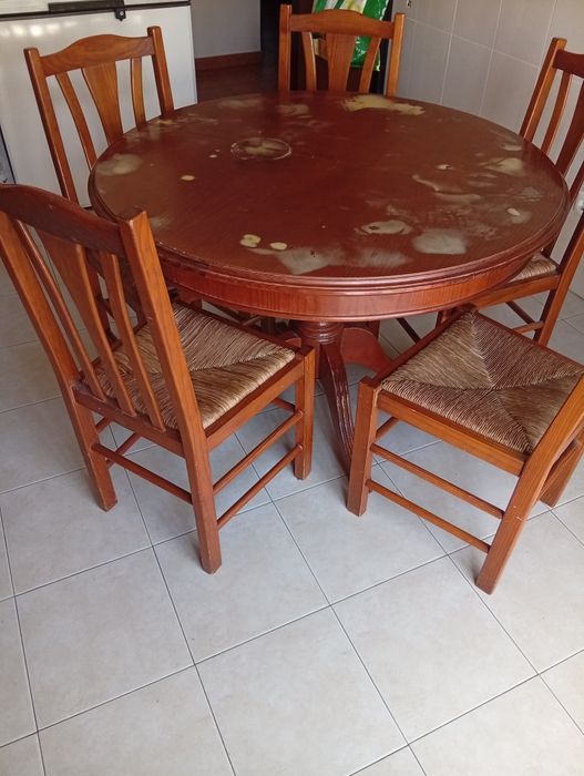 Mesa madeira maciça com 5 cadeiras