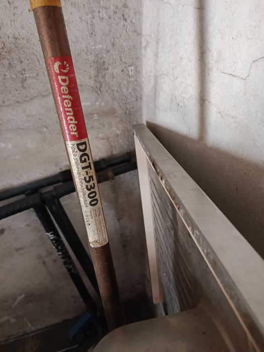 Продам газонокосарку