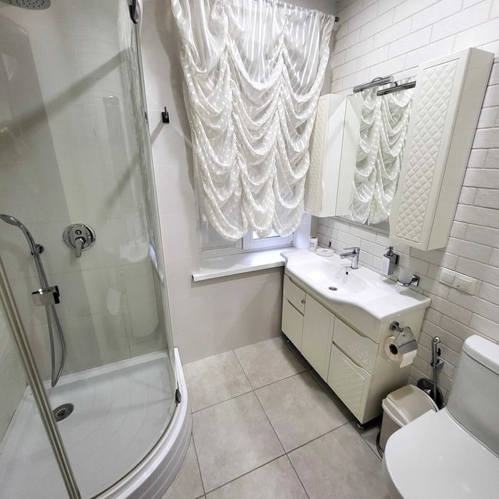 Продаж СУЧАСНОГО будинку з ЦОКОЛЬНИМ  поверхом вул. Солідарності ТОРГ